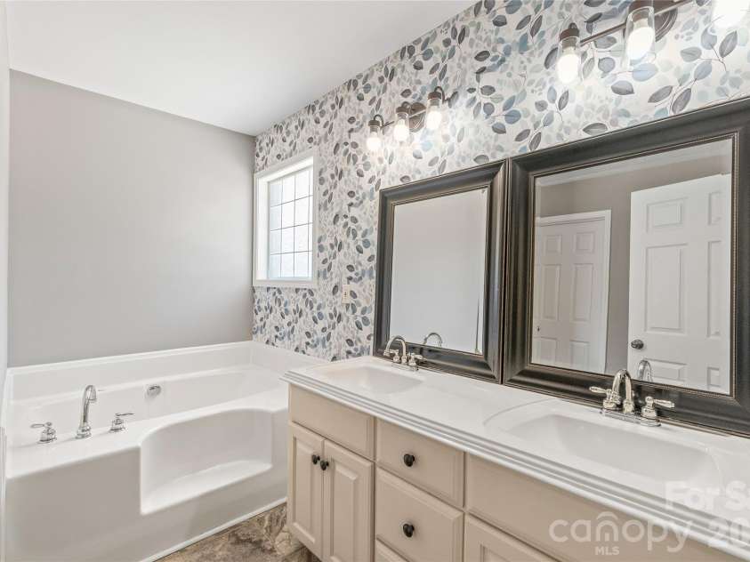 1006 Strawberry Lane, Gastonia, NC 28054.  MLS# CAR4372022, YatesRealty ID 39018. Primary Bath with Dual Sinks and a Soaking Tub