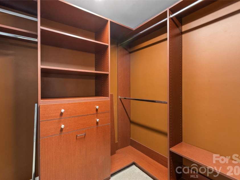 1006 Strawberry Lane, Gastonia, NC 28054.  MLS# CAR4372022, YatesRealty ID 39018. Primry Walk-in Closet with Organization system