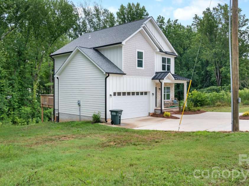 2130 New Hope Road, Gastonia, NC 28054.  MLS# CAR4388711, YatesRealty ID 39019. 
