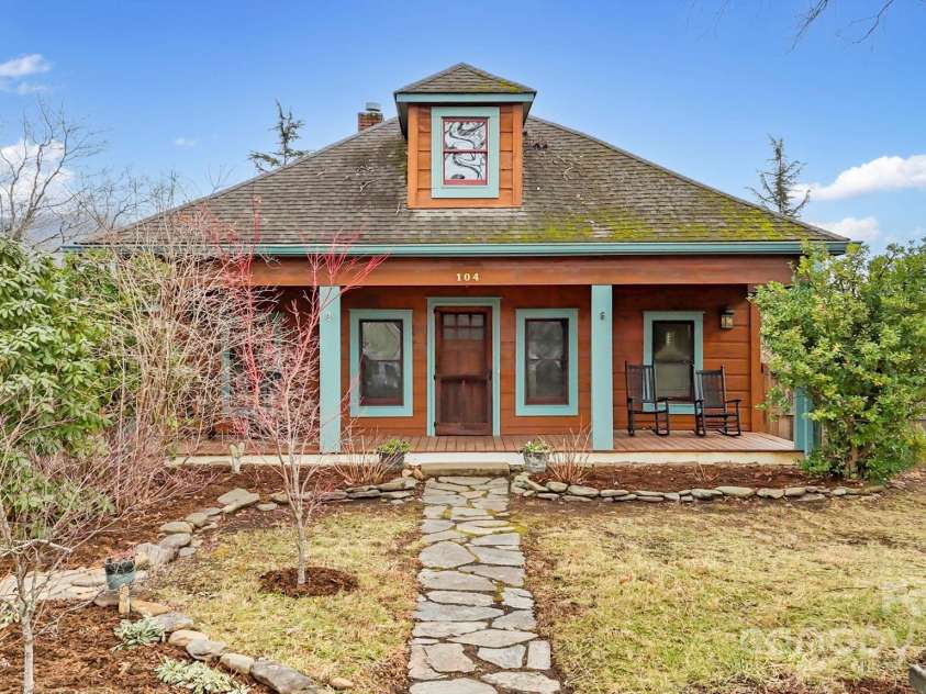 104 Enthoffer Street, Black Mountain, NC 28711.  MLS# CAR4328758, YatesRealty ID 3902. 