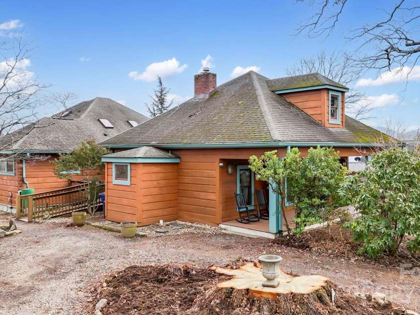 104 Enthoffer Street, Black Mountain, NC 28711.  MLS# CAR4328758, YatesRealty ID 3902. 