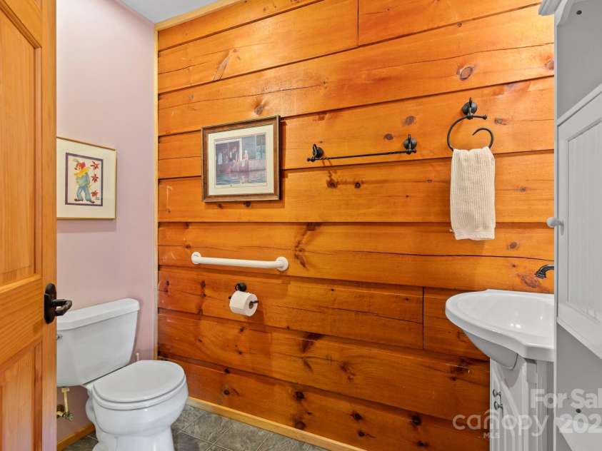 104 Enthoffer Street, Black Mountain, NC 28711.  MLS# CAR4328758, YatesRealty ID 3902. 