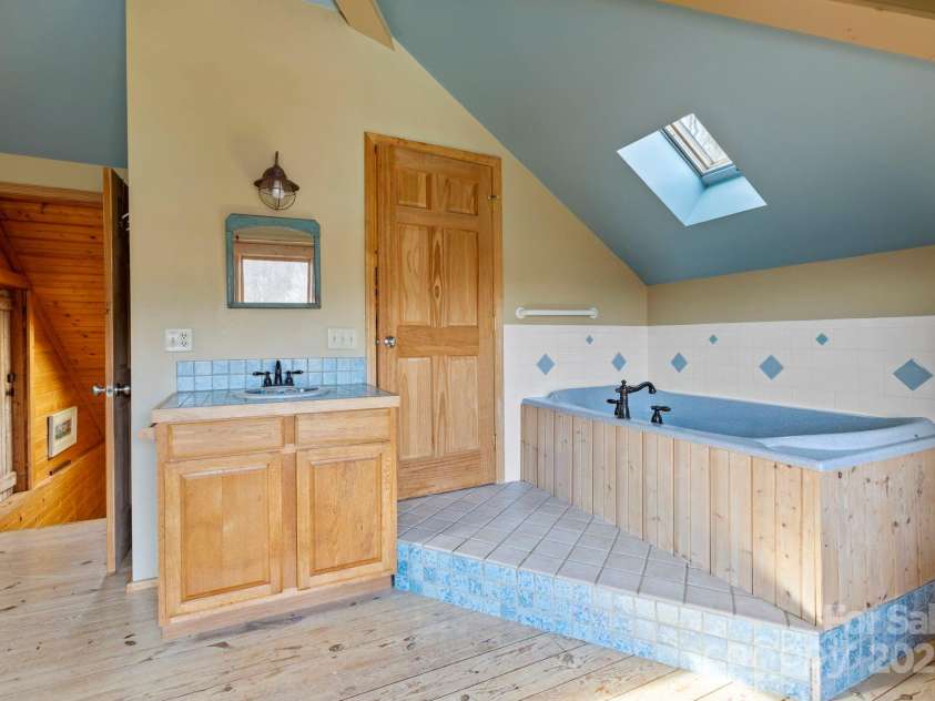 104 Enthoffer Street, Black Mountain, NC 28711.  MLS# CAR4328758, YatesRealty ID 3902. 