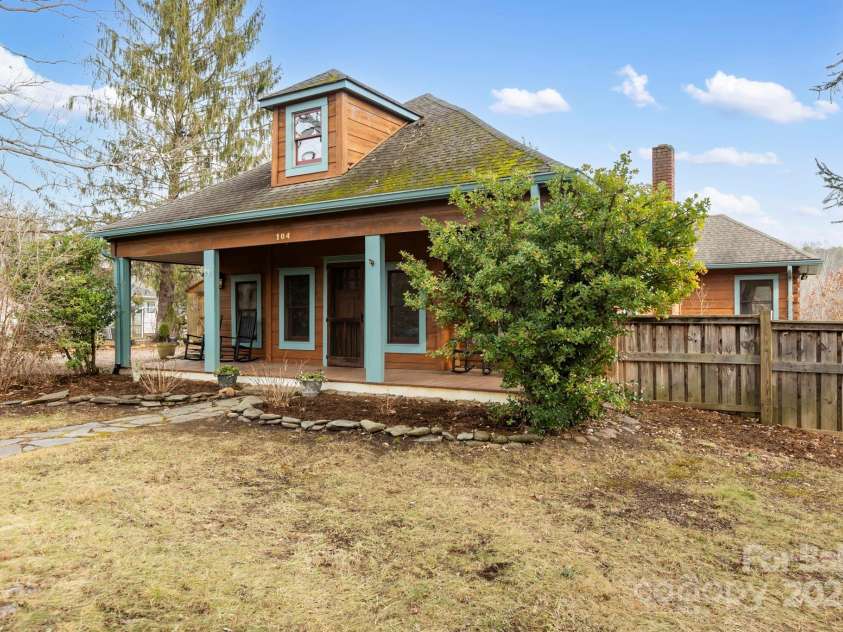 104 Enthoffer Street, Black Mountain, NC 28711.  MLS# CAR4328758, YatesRealty ID 3902. 