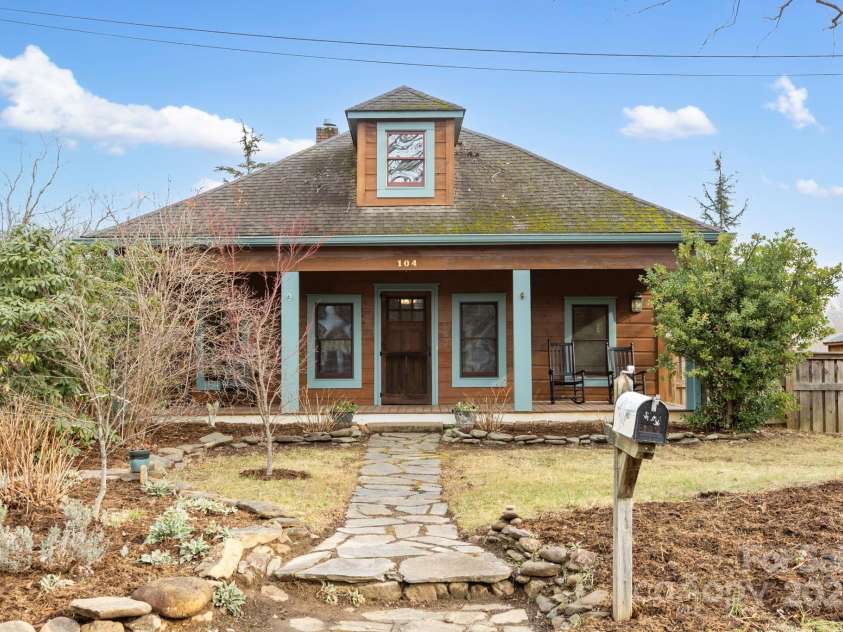 104 Enthoffer Street, Black Mountain, NC 28711.  MLS# CAR4328758, YatesRealty ID 3902. 