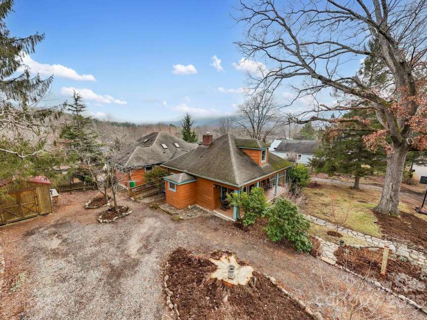 104 Enthoffer Street, Black Mountain, NC 28711.  MLS# CAR4328758, YatesRealty ID 3902. 