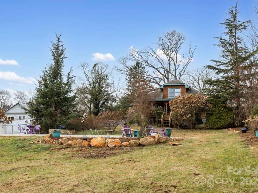 104 Enthoffer Street, Black Mountain, NC 28711.  MLS# CAR4328758, YatesRealty ID 3902. Fenced back yard