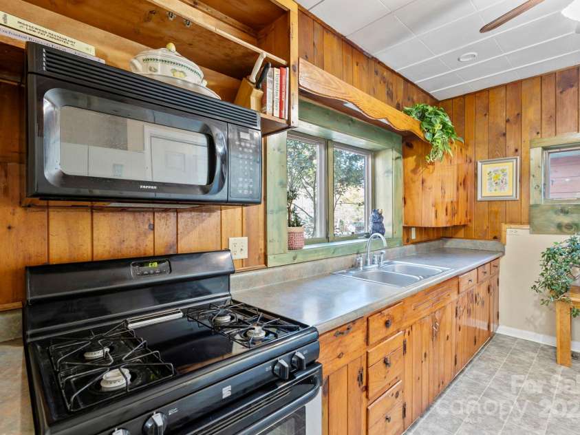 104 Enthoffer Street, Black Mountain, NC 28711.  MLS# CAR4328758, YatesRealty ID 3902. Front house kitchen