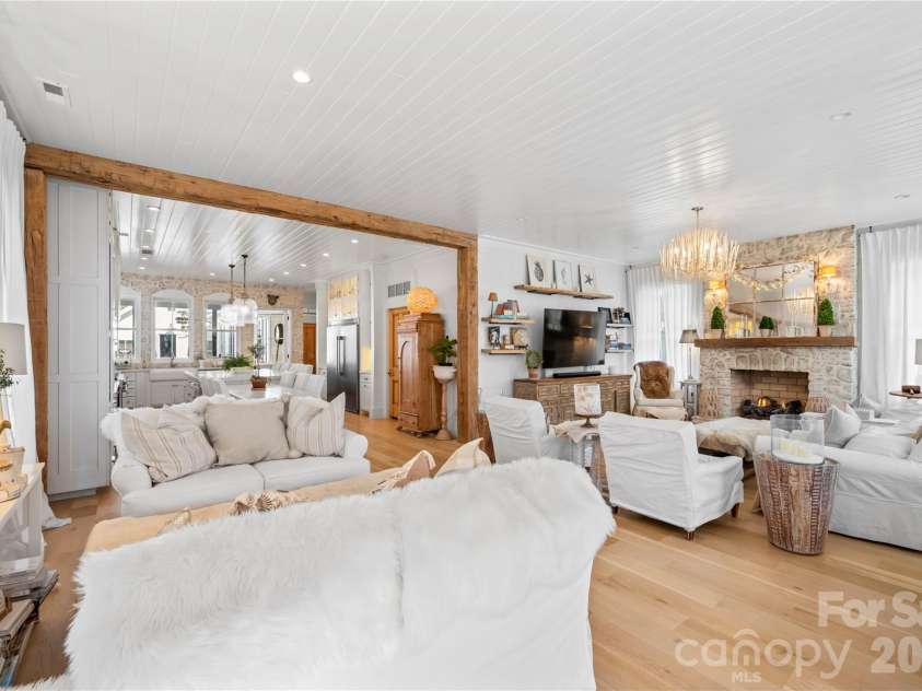 24 Waverly Road, Asheville, NC 28803.  MLS# CAR4345521, YatesRealty ID 3902. 