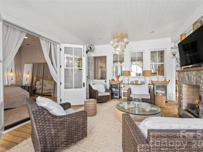 24 Waverly Road, Asheville, NC 28803.  MLS# CAR4345521, YatesRealty ID 3902. 