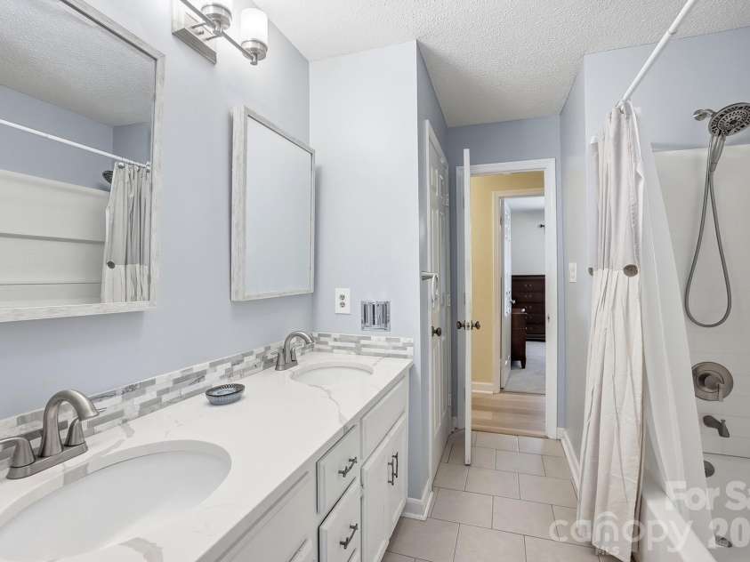 701 Blue Rock Drive, Charlotte, NC 28213.  MLS# CAR4395254, YatesRealty ID 39020. 