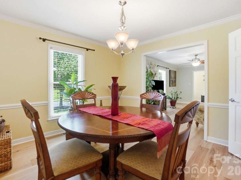 701 Blue Rock Drive, Charlotte, NC 28213.  MLS# CAR4395254, YatesRealty ID 39020. Dining area