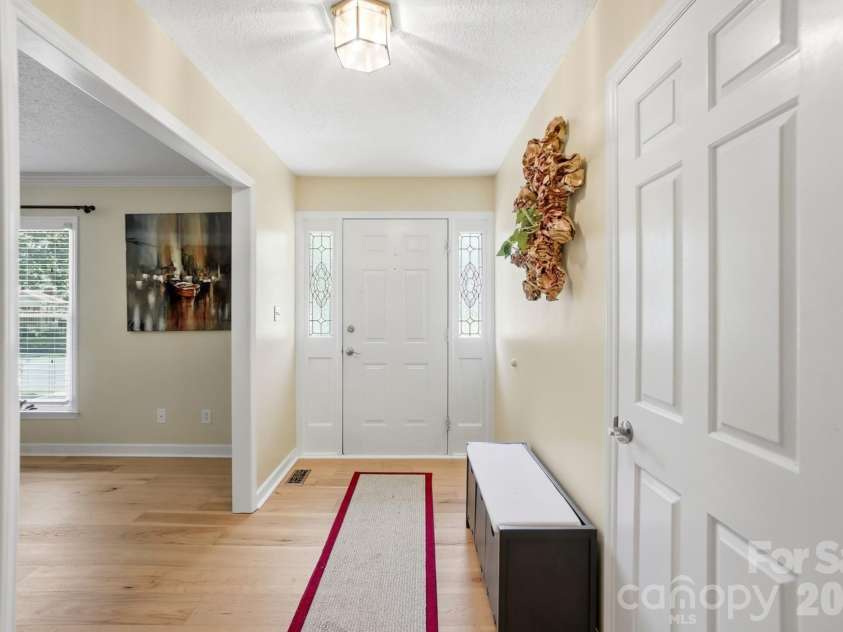 701 Blue Rock Drive, Charlotte, NC 28213.  MLS# CAR4395254, YatesRealty ID 39020. Inviting foyer