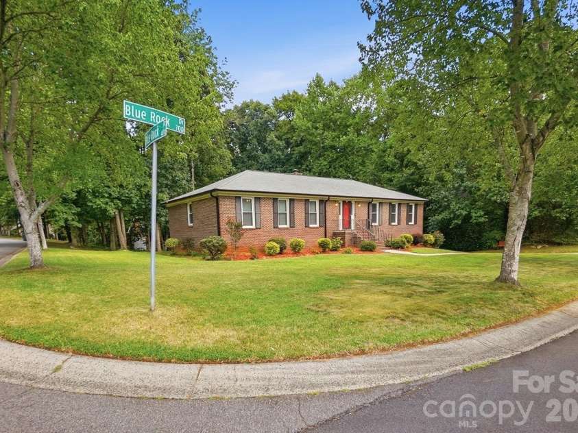 701 Blue Rock Drive, Charlotte, NC 28213.  MLS# CAR4395254, YatesRealty ID 39020. Peaceful community surrounded by mature trees