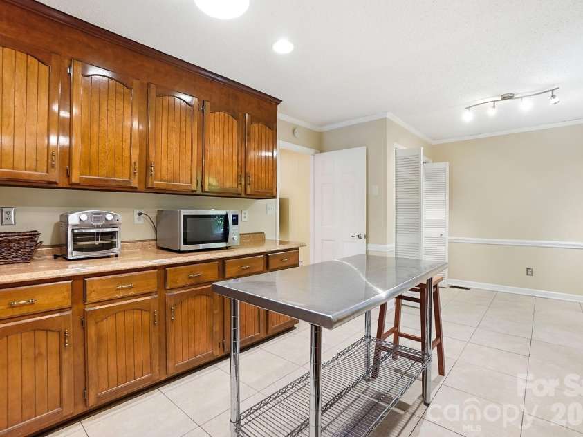 701 Blue Rock Drive, Charlotte, NC 28213.  MLS# CAR4395254, YatesRealty ID 39020. The perfect floor plan for hosting gatherings