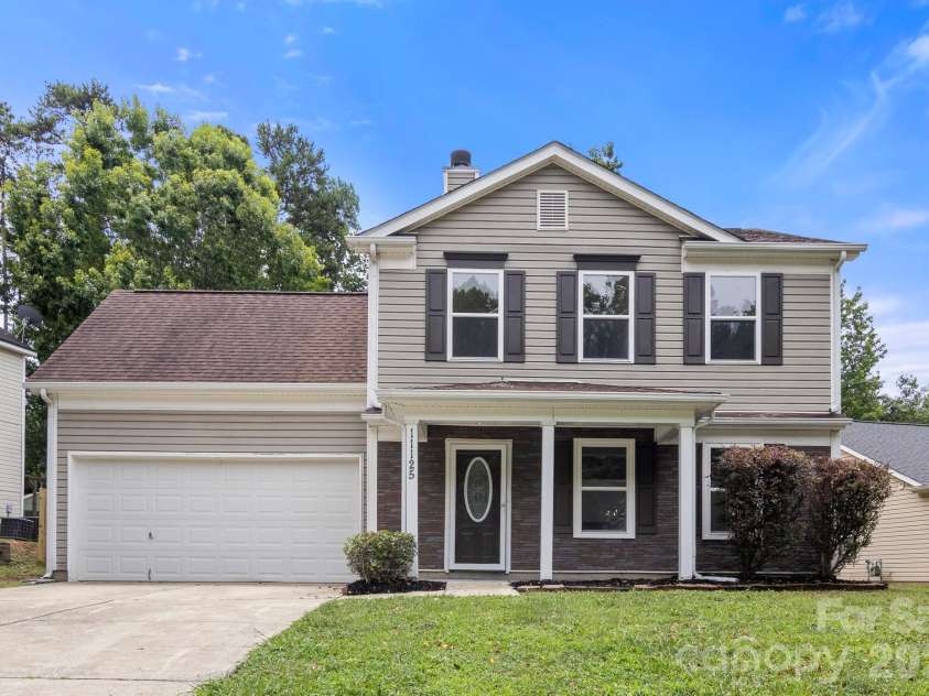 11125 Northwoods Forest Drive, Charlotte, NC 28214.  MLS# CAR4400829, YatesRealty ID 39021. 