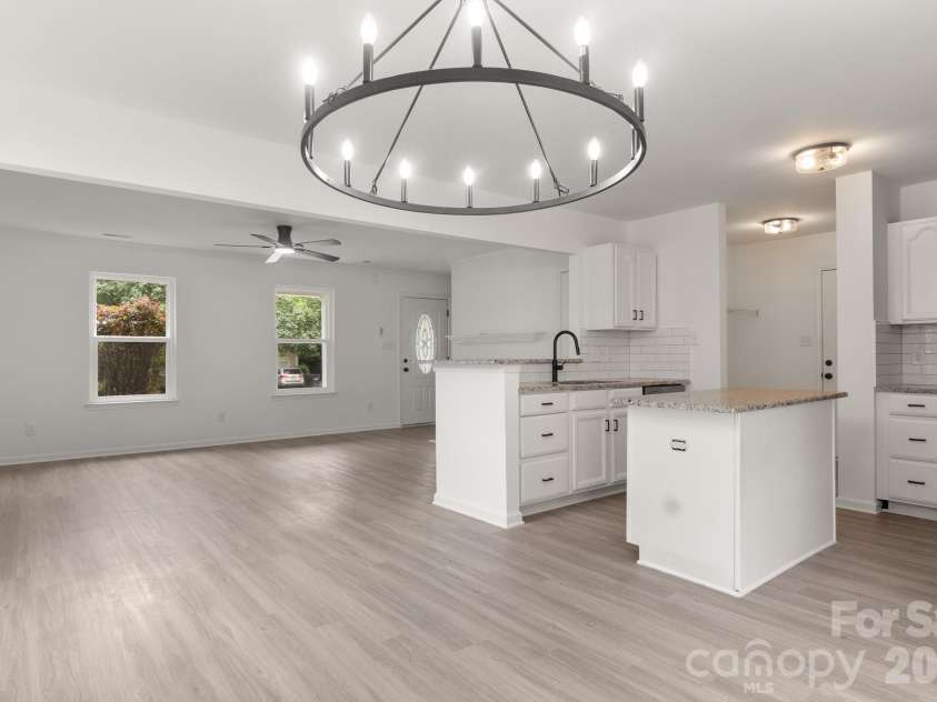 11125 Northwoods Forest Drive, Charlotte, NC 28214.  MLS# CAR4400829, YatesRealty ID 39021. 