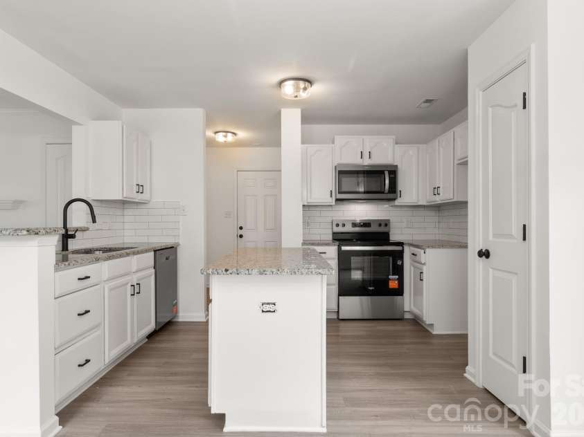 11125 Northwoods Forest Drive, Charlotte, NC 28214.  MLS# CAR4400829, YatesRealty ID 39021. 