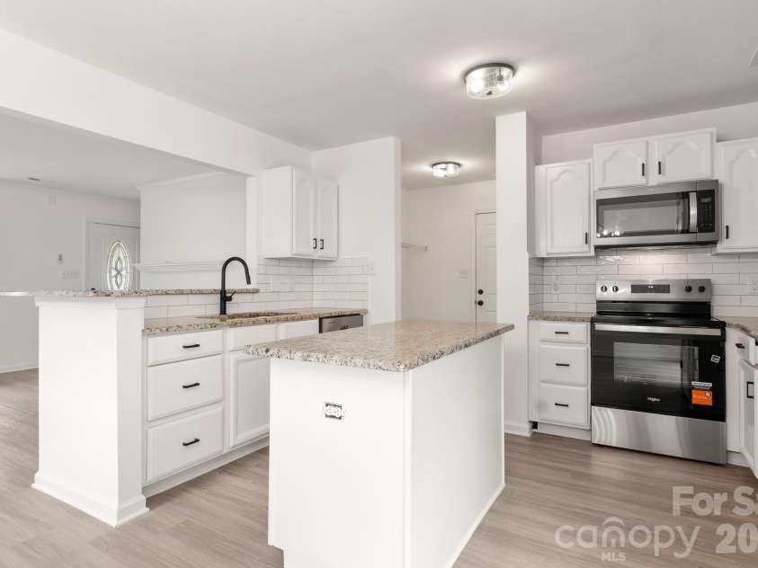 11125 Northwoods Forest Drive, Charlotte, NC 28214.  MLS# CAR4400829, YatesRealty ID 39021. 
