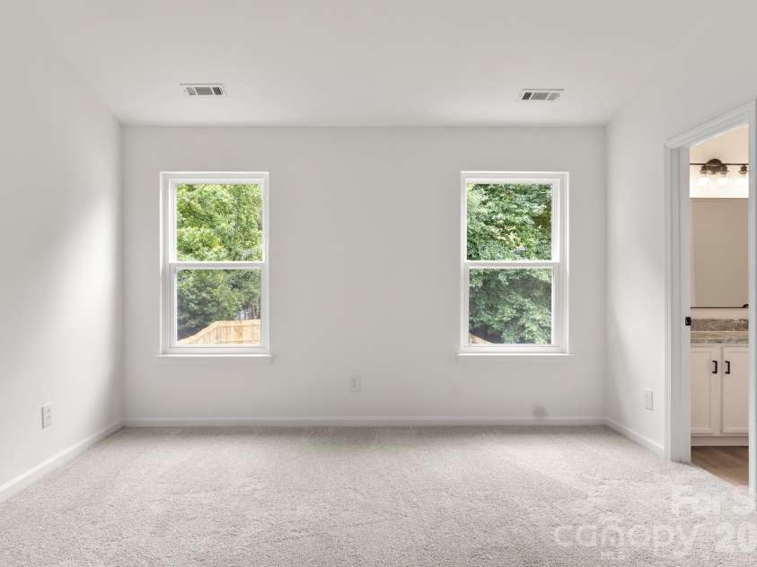 11125 Northwoods Forest Drive, Charlotte, NC 28214.  MLS# CAR4400829, YatesRealty ID 39021. 