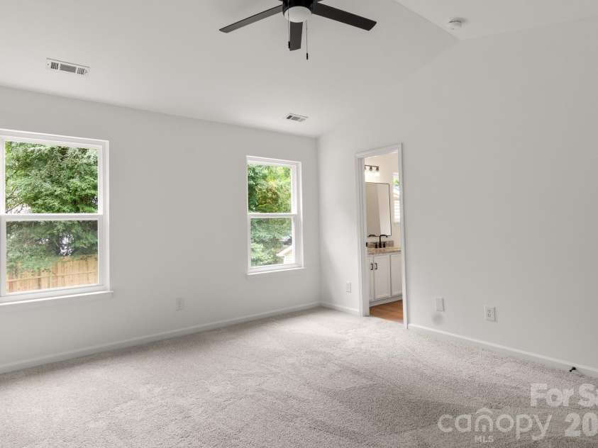 11125 Northwoods Forest Drive, Charlotte, NC 28214.  MLS# CAR4400829, YatesRealty ID 39021. 