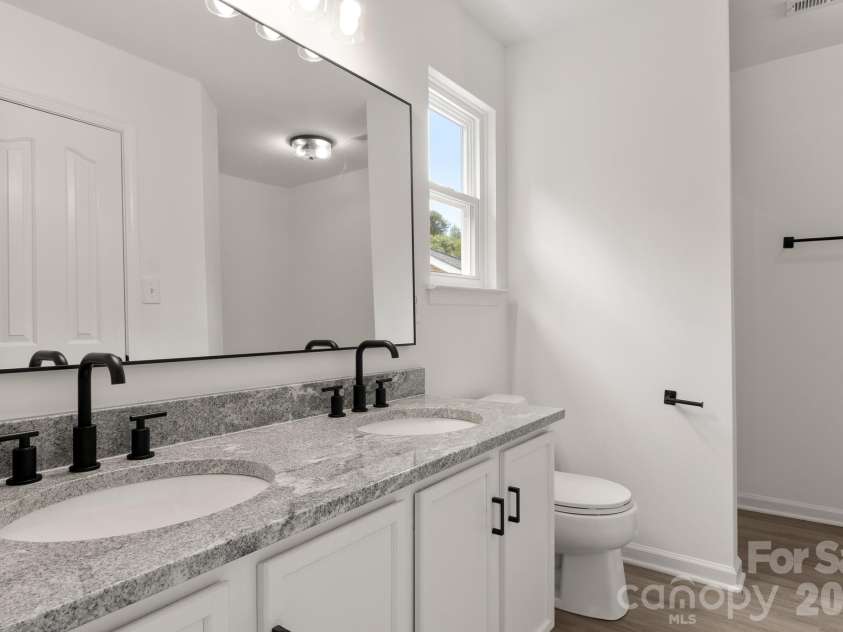 11125 Northwoods Forest Drive, Charlotte, NC 28214.  MLS# CAR4400829, YatesRealty ID 39021. 