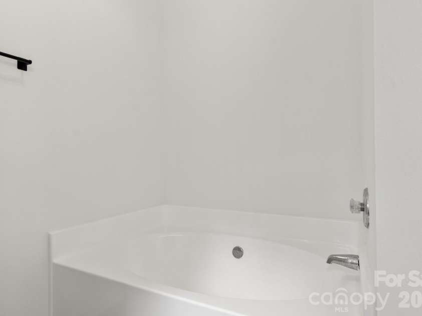 11125 Northwoods Forest Drive, Charlotte, NC 28214.  MLS# CAR4400829, YatesRealty ID 39021. 
