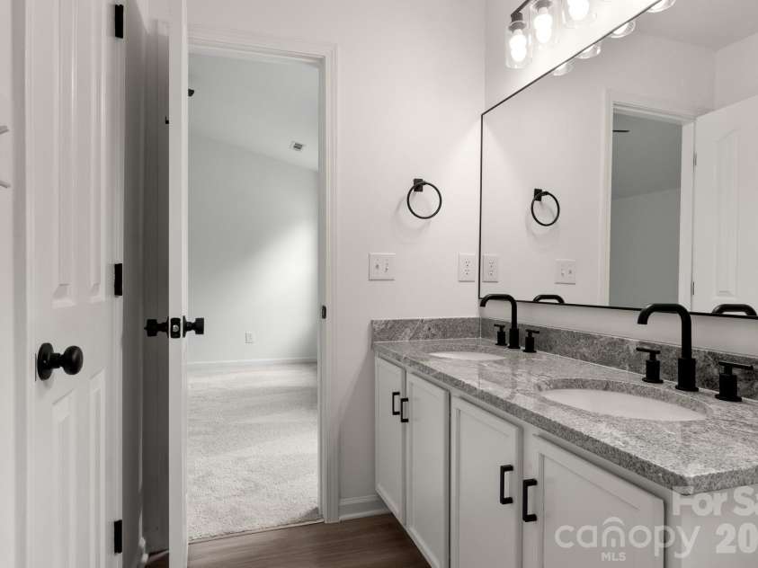 11125 Northwoods Forest Drive, Charlotte, NC 28214.  MLS# CAR4400829, YatesRealty ID 39021. 