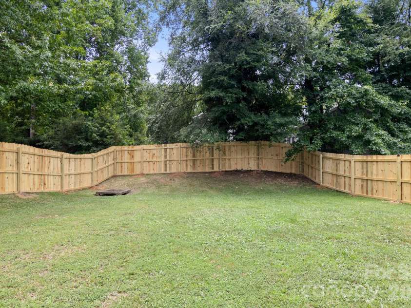11125 Northwoods Forest Drive, Charlotte, NC 28214.  MLS# CAR4400829, YatesRealty ID 39021. 