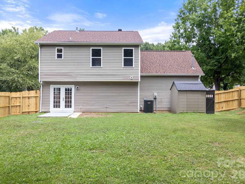 11125 Northwoods Forest Drive, Charlotte, NC 28214.  MLS# CAR4400829, YatesRealty ID 39021. 