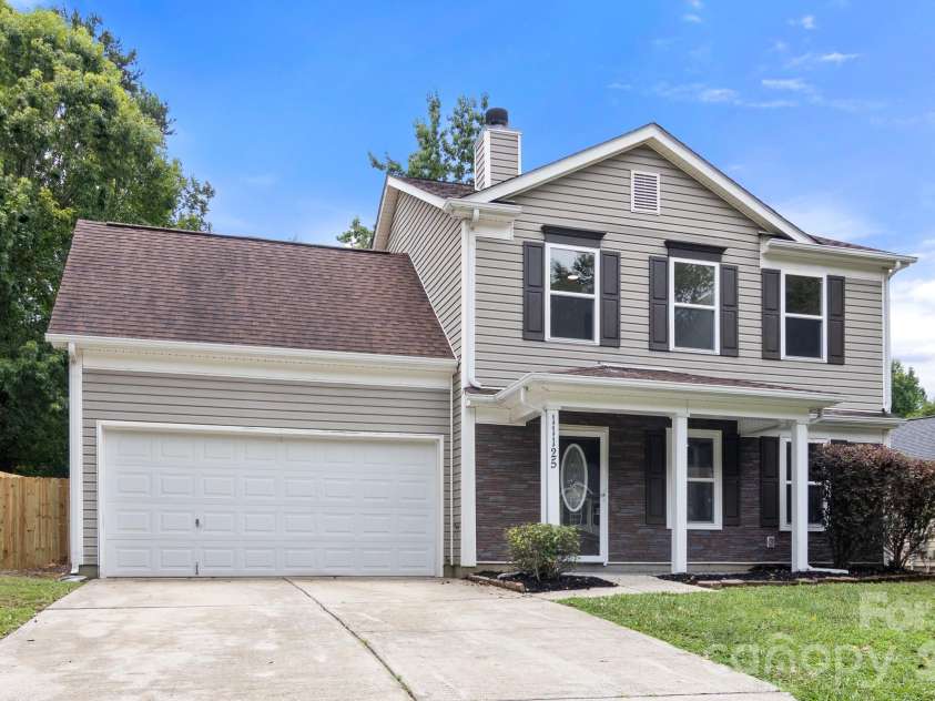 11125 Northwoods Forest Drive, Charlotte, NC 28214.  MLS# CAR4400829, YatesRealty ID 39021. 