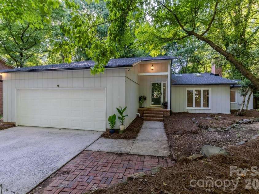 1107 Spring Fall Court, Charlotte, NC 28213.  MLS# CAR4404724, YatesRealty ID 39025. 