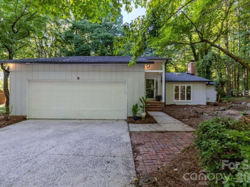 1107 Spring Fall Court, Charlotte, NC 28213.  MLS# CAR4404724, YatesRealty ID 39025. 