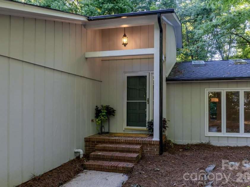 1107 Spring Fall Court, Charlotte, NC 28213.  MLS# CAR4404724, YatesRealty ID 39025. 