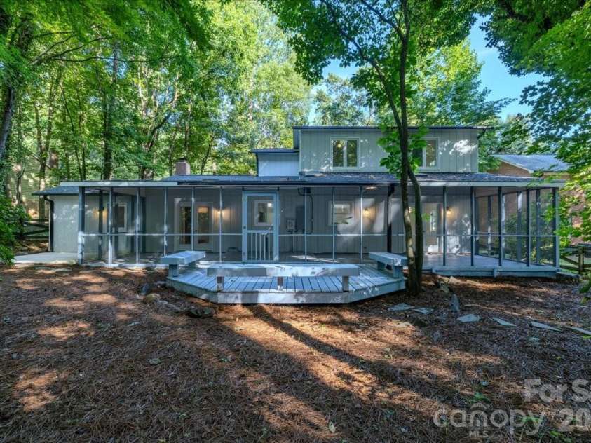 1107 Spring Fall Court, Charlotte, NC 28213.  MLS# CAR4404724, YatesRealty ID 39025. 