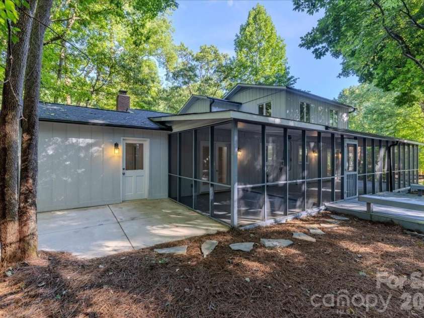 1107 Spring Fall Court, Charlotte, NC 28213.  MLS# CAR4404724, YatesRealty ID 39025. 