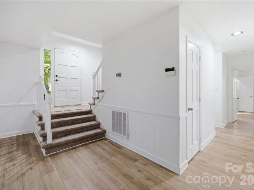 1107 Spring Fall Court, Charlotte, NC 28213.  MLS# CAR4404724, YatesRealty ID 39025. 