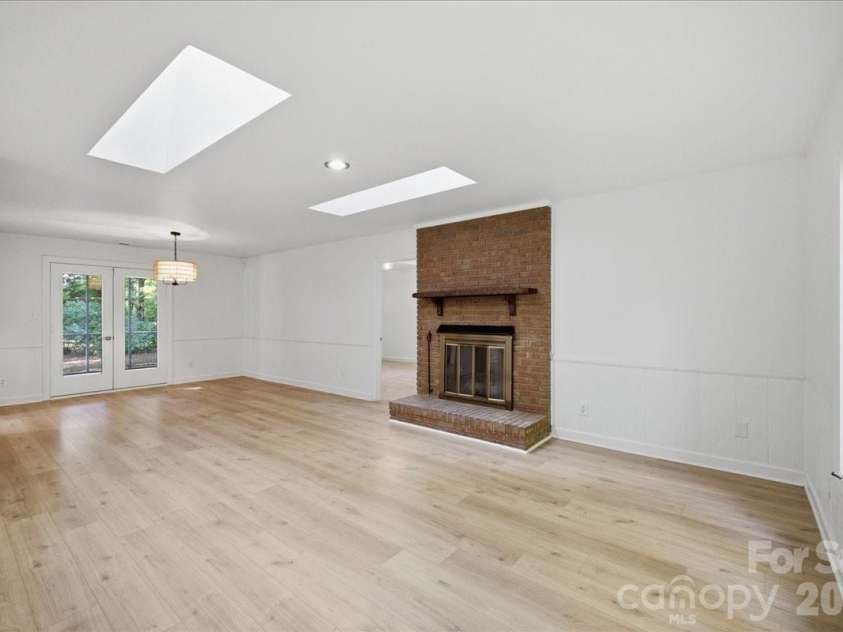 1107 Spring Fall Court, Charlotte, NC 28213.  MLS# CAR4404724, YatesRealty ID 39025. 
