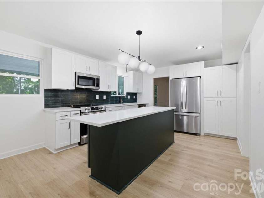 1107 Spring Fall Court, Charlotte, NC 28213.  MLS# CAR4404724, YatesRealty ID 39025. 