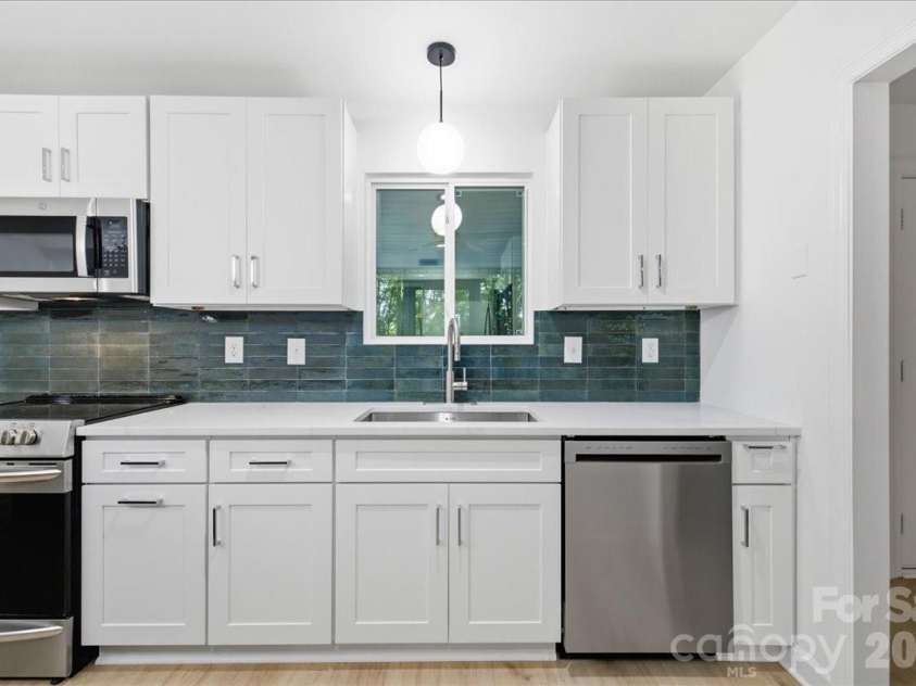 1107 Spring Fall Court, Charlotte, NC 28213.  MLS# CAR4404724, YatesRealty ID 39025. 