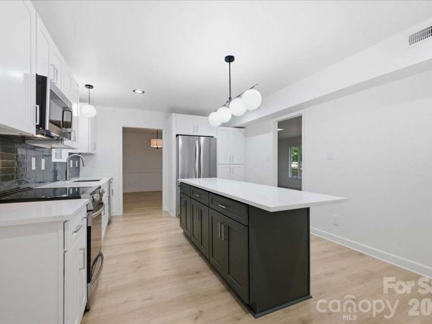 1107 Spring Fall Court, Charlotte, NC 28213.  MLS# CAR4404724, YatesRealty ID 39025. 