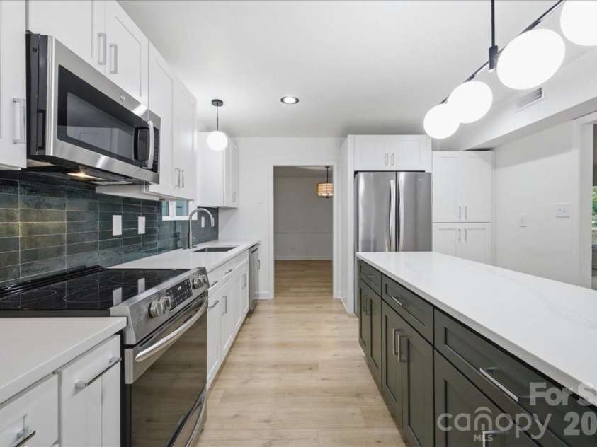 1107 Spring Fall Court, Charlotte, NC 28213.  MLS# CAR4404724, YatesRealty ID 39025. 