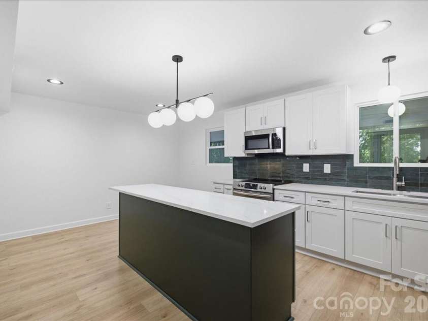 1107 Spring Fall Court, Charlotte, NC 28213.  MLS# CAR4404724, YatesRealty ID 39025. 