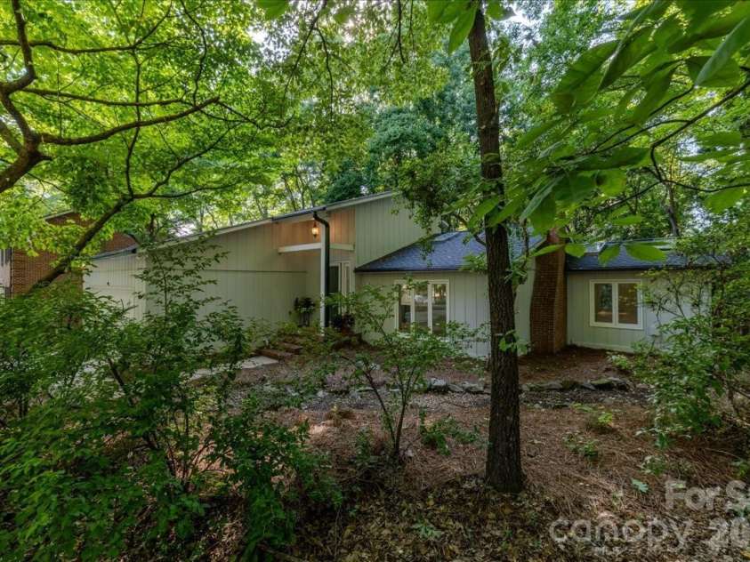 1107 Spring Fall Court, Charlotte, NC 28213.  MLS# CAR4404724, YatesRealty ID 39025. 
