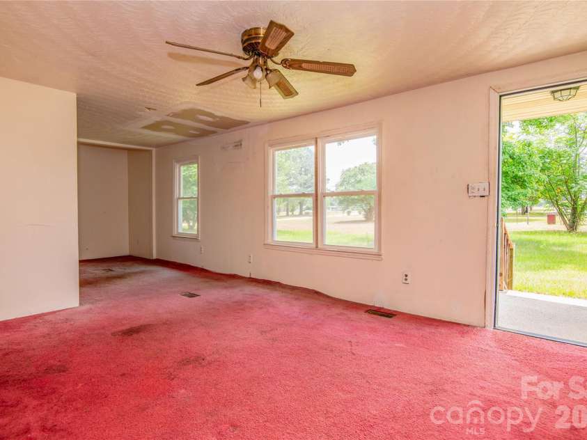 129 Sandy Ridge Lane, Gaston, NC 27832.  MLS# CAR4404660, YatesRealty ID 39027. 