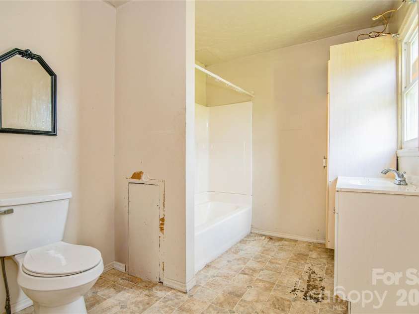 129 Sandy Ridge Lane, Gaston, NC 27832.  MLS# CAR4404660, YatesRealty ID 39027. 
