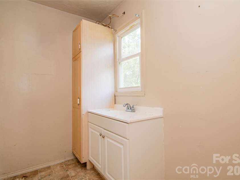129 Sandy Ridge Lane, Gaston, NC 27832.  MLS# CAR4404660, YatesRealty ID 39027. 