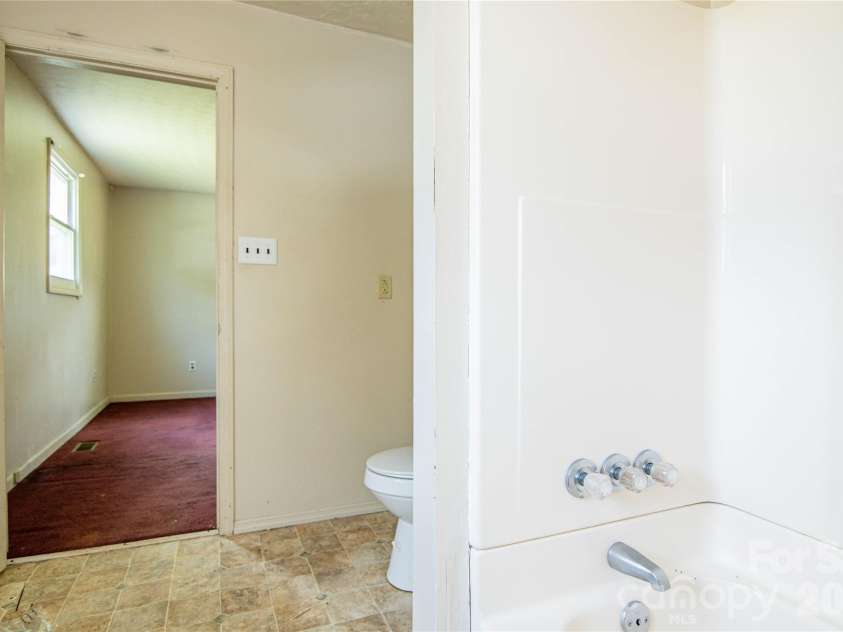 129 Sandy Ridge Lane, Gaston, NC 27832.  MLS# CAR4404660, YatesRealty ID 39027. 