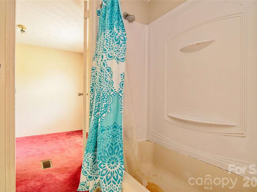 129 Sandy Ridge Lane, Gaston, NC 27832.  MLS# CAR4404660, YatesRealty ID 39027. 