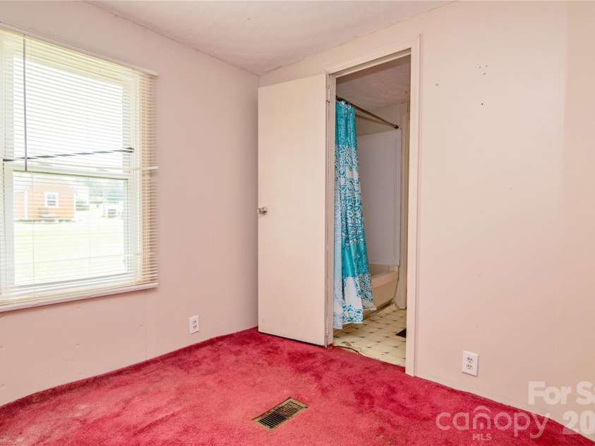 129 Sandy Ridge Lane, Gaston, NC 27832.  MLS# CAR4404660, YatesRealty ID 39027. 